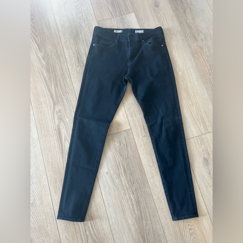 AG Jeans - the Farrah Skinny (size 31)